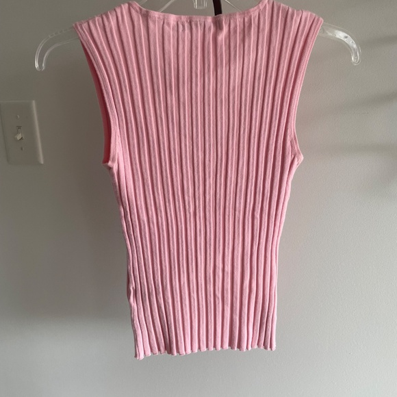 Pink v-neck knit.  Size small - Picture 2 of 5